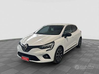 Usata Renault Clio V Techno 145 CV (106 kW) 2023 Bianco ghiaccio Berlina