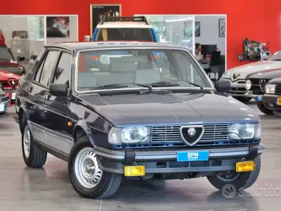 Usata Alfa Romeo Giulietta 122 CV (89 kW) 1983 Blu Berlina