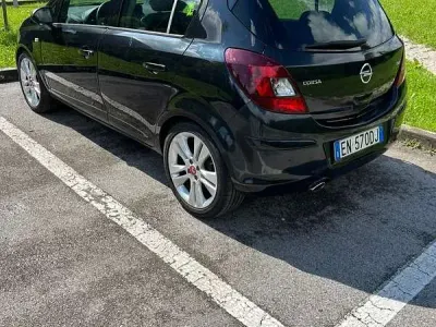 Usata Opel Corsa Sport 95 CV (69 kW) 2012 Nero Utilitaria