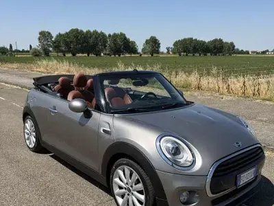 Usata Mini Cooper D Cabriolet Hype 116 CV (85 kW) 2016 Grigio Cabrio