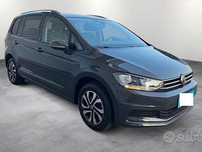 Begagnad VW Touran Active 150 HK (110 kW) 2023 Grå Minibuss