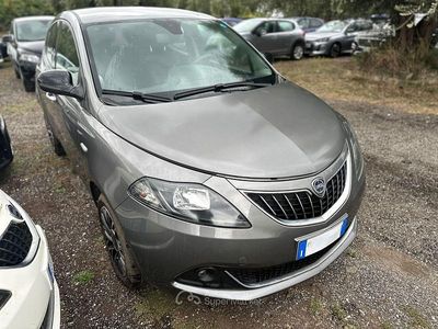 Usata Lancia Ypsilon S 70 CV (51 kW) 2024 Grigio Utilitaria