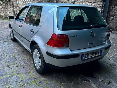 Grigio Usata 2002 VW Golf IV Utilitaria | 1900 € (Buon prezzo)