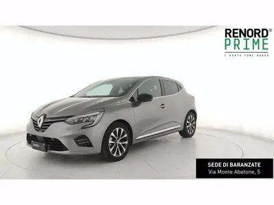Usata Renault Clio Techno 145 CV (106 kW) 2023 Grigio chiaro Utilitaria