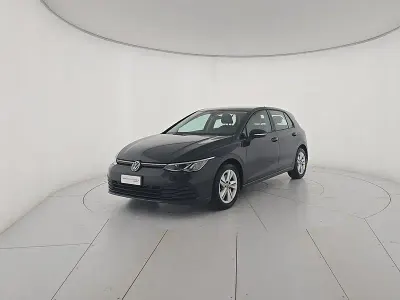 Usata VW Golf VIII Life 110 CV (80 kW) 2022 Grigio Utilitaria