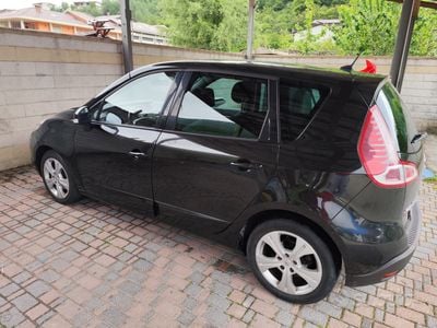 Nero Usata 2010 Renault Scénic III Dynamique Monovolume | 2800 € (Buon prezzo)