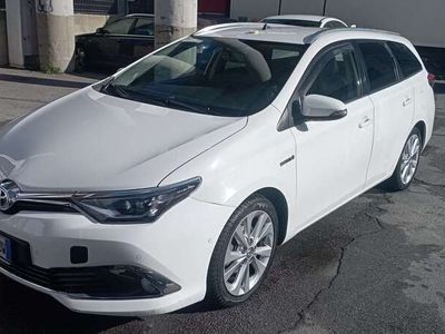 usata Toyota Auris Hybrid 