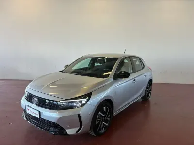 Usata Opel Corsa 101 CV (74 kW) 2025 Kaolin white Utilitaria