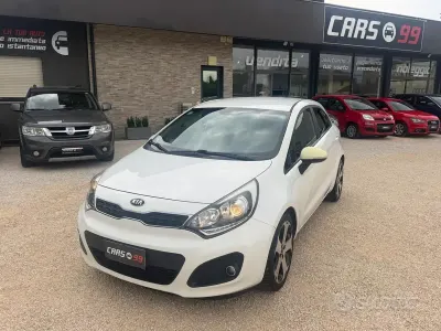 Usata Kia Rio 90 CV (66 kW) 2014 Bianco Berlina