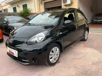Usado Toyota Aygo 68 HP (50 kW) 2013 Preto Citadino