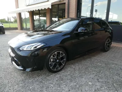 Usata BMW 120 M Sport 170 CV (125 kW) 2025 Black sapphire Utilitaria