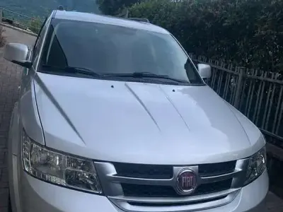 Usata Fiat Freemont 140 CV (102 kW) 2012 Argento SUV