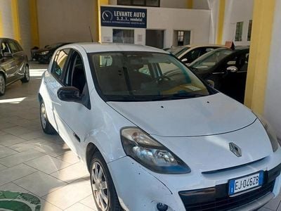 Usata Renault Clio II 74 CV (54 kW) 2011 Bianco Berlina