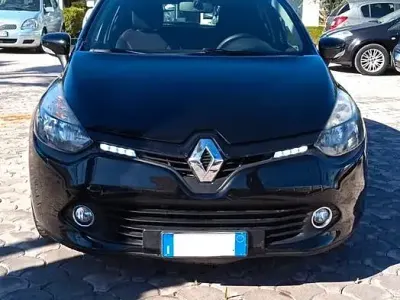Begagnad Renault Clio IV 75 HK (55 kW) 2015 Svart Sedan