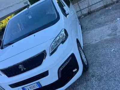 Usata Peugeot Traveller 150 CV (110 kW) 2019 Bianco Monovolume