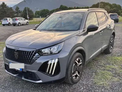 Usata Peugeot 2008 Allure 101 CV (74 kW) 2024 Grigio SUV