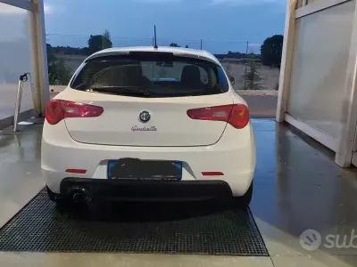 Usata Alfa Romeo Giulietta 109 CV (80 kW) 2012 Bianco Utilitaria