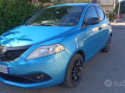 Usata Lancia Ypsilon 69 CV (50 kW) 2020 Blu Utilitaria