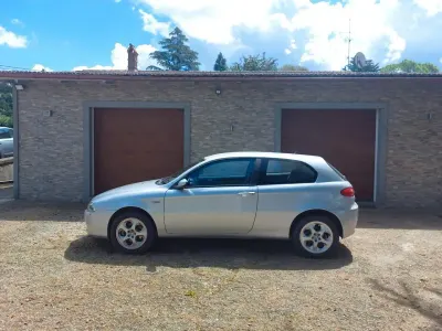 Usata Alfa Romeo 147 Distinctive 119 CV (87 kW) 2007 Argento Utilitaria