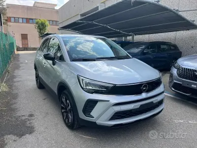Usata Opel Crossland X Elegance 110 CV (80 kW) 2024 Argento SUV
