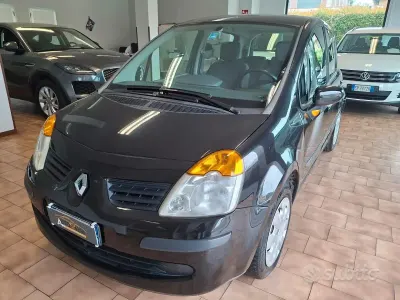Käytetty Renault Modus 65 HP (47 kW) 2005 Musta Tila-auto