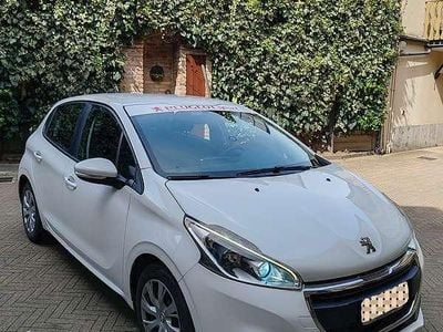 Usata Peugeot 208 Active 75 CV (55 kW) 2015 Bianco Utilitaria