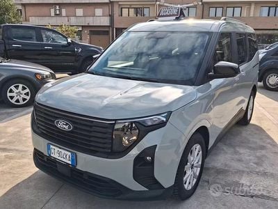 Usata Ford Tourneo Courier Titanium 125 CV (91 kW) 2024 Blu Monovolume