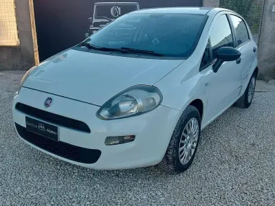 Usata Fiat Punto Street 85 CV (62 kW) 2014 Bianco Utilitaria