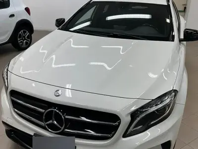 Usata Mercedes GLA200 Night 136 CV (100 kW) 2014 Bianco SUV