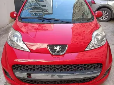 Usata Peugeot 107 68 CV (50 kW) 2009 Rosso Utilitaria