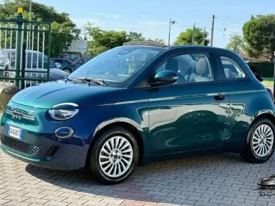 Usata Fiat 500e Icon 42 kW (58 CV) 2023 Blu/azzurro Cabrio