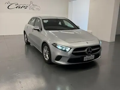 Usado Mercedes A180 Executive 116 CV (85 kW) 2019 Gris Berlina