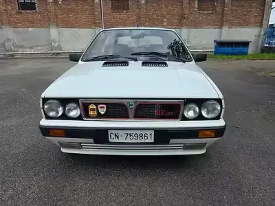 Usata Lancia Delta 166 CV (122 kW) 1987 Utilitaria