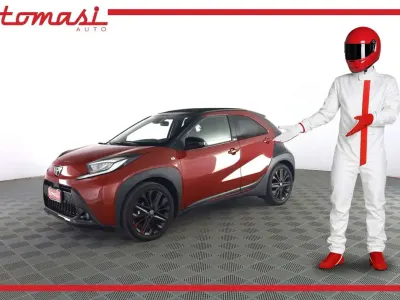 Usata Toyota Aygo X Lounge 72 CV (52 kW) 2025 Chili red/black (tetto in tela SUV