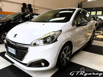 Usata Peugeot 208 Allure 100 CV (73 kW) 2017 Bianco banquise Utilitaria