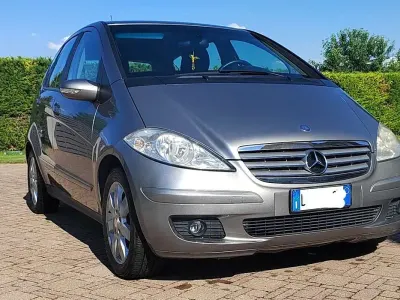 Usata Mercedes A150 Elegance 95 CV (69 kW) 2008 Oro Berlina