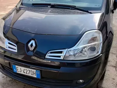 Usata Renault Modus 75 CV (55 kW) 2011 Nero Monovolume