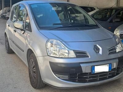 Käytetty Renault Modus 75 HP (55 kW) 2008 Harmaa Tila-auto
