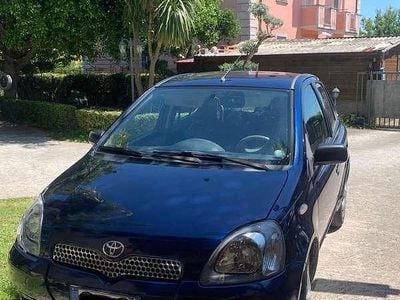 Usata Toyota Yaris Sol 68 CV (50 kW) 2001 Blu/azzurro Berlina