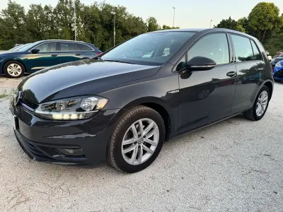 Usata VW Golf VIII Business 131 CV (96 kW) 2020 Grigio Berlina