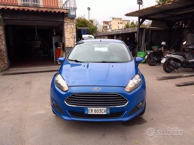 Usata Ford Fiesta 81 CV (59 kW) 2013 Blu Utilitaria