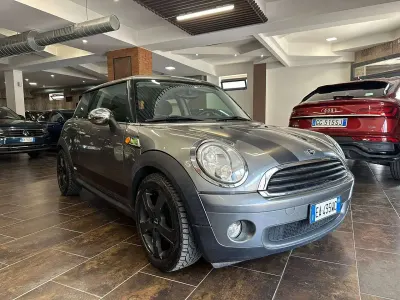 Usata Mini Cooper 75 CV (55 kW) 2010 Nero Utilitaria