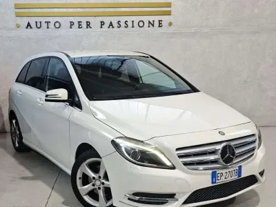 Usata Mercedes B180 Premium 121 CV (88 kW) 2013 Bianco Utilitaria