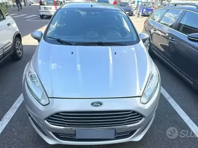 Usata Ford Fiesta Titanium 95 CV (69 kW) 2015 Grigio Utilitaria