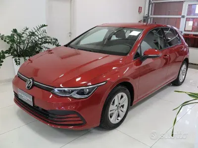 Usata VW Golf VIII Life 110 CV (80 kW) 2020 Rosso Berlina