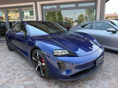 Usata Porsche Taycan GTS Sport 439 kW (598 CV) 2022 Blue genziana metallizzato Berlina
