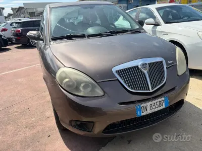 Usata Lancia Ypsilon 77 CV (56 kW) 2010 Grigio Utilitaria