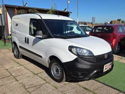 Usata Fiat Doblò 105 CV (77 kW) 2022 Bianco Monovolume