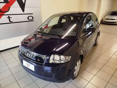 Usata Audi A2 Ambiente 75 CV (55 kW) 2001 Blu notte metallizzato Utilitaria