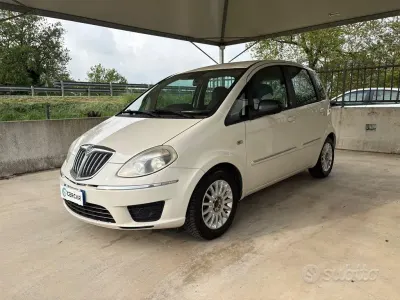 Usata Lancia Musa 77 CV (56 kW) 2012 Bianco Monovolume